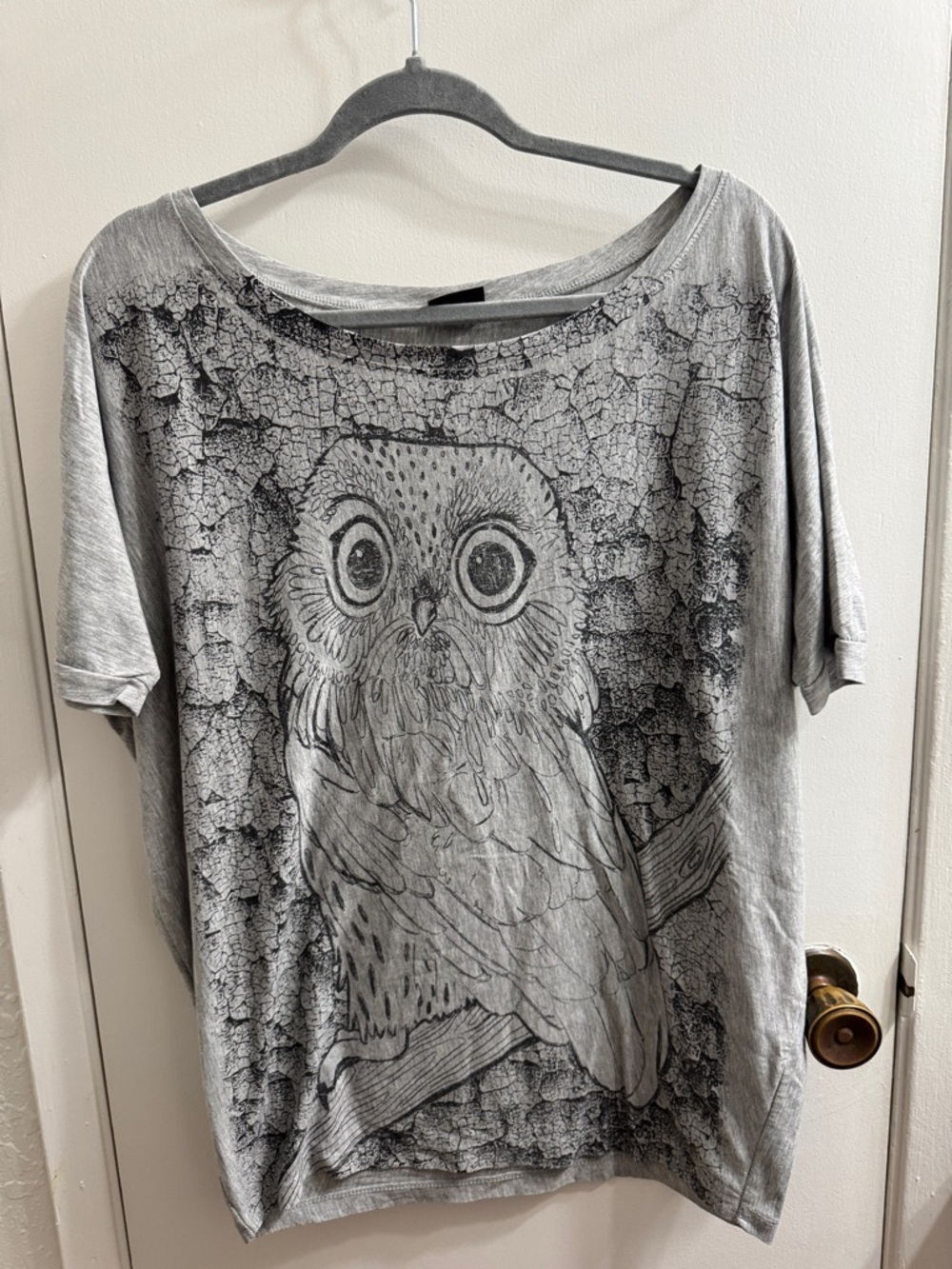 Women’s Gray Owl Print Short Sleeve Blouse